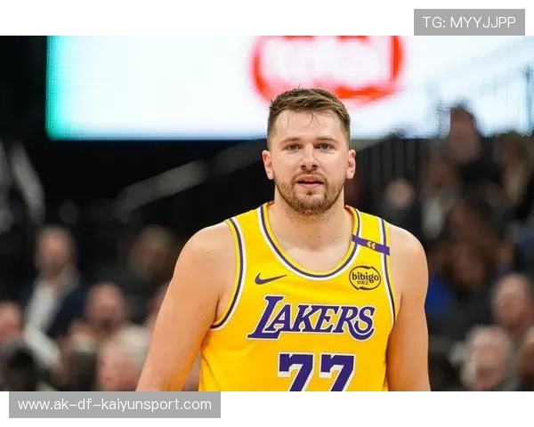 东契奇后撤步三分再度压哨命中:一场关于信任与坚持的软文